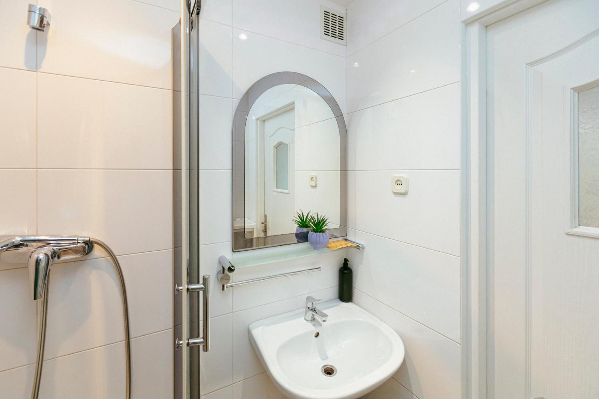 Plac Konstytucji 6 Grey - Bezplatny Garaz Podziemny - Free Parking - Apartament Dla 4 Osob Варшава Екстериор снимка