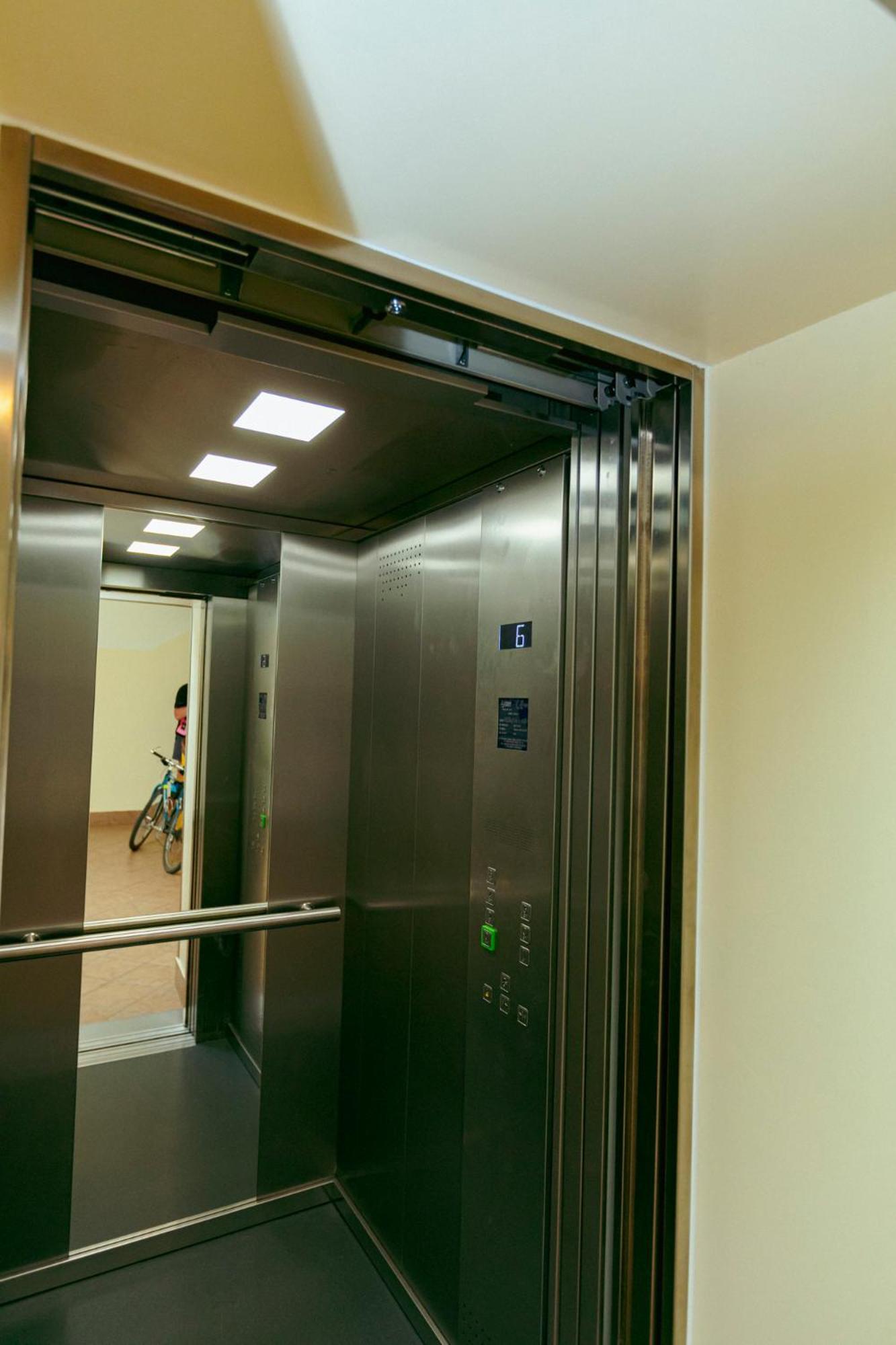 Plac Konstytucji 6 Grey - Bezplatny Garaz Podziemny - Free Parking - Apartament Dla 4 Osob Варшава Екстериор снимка